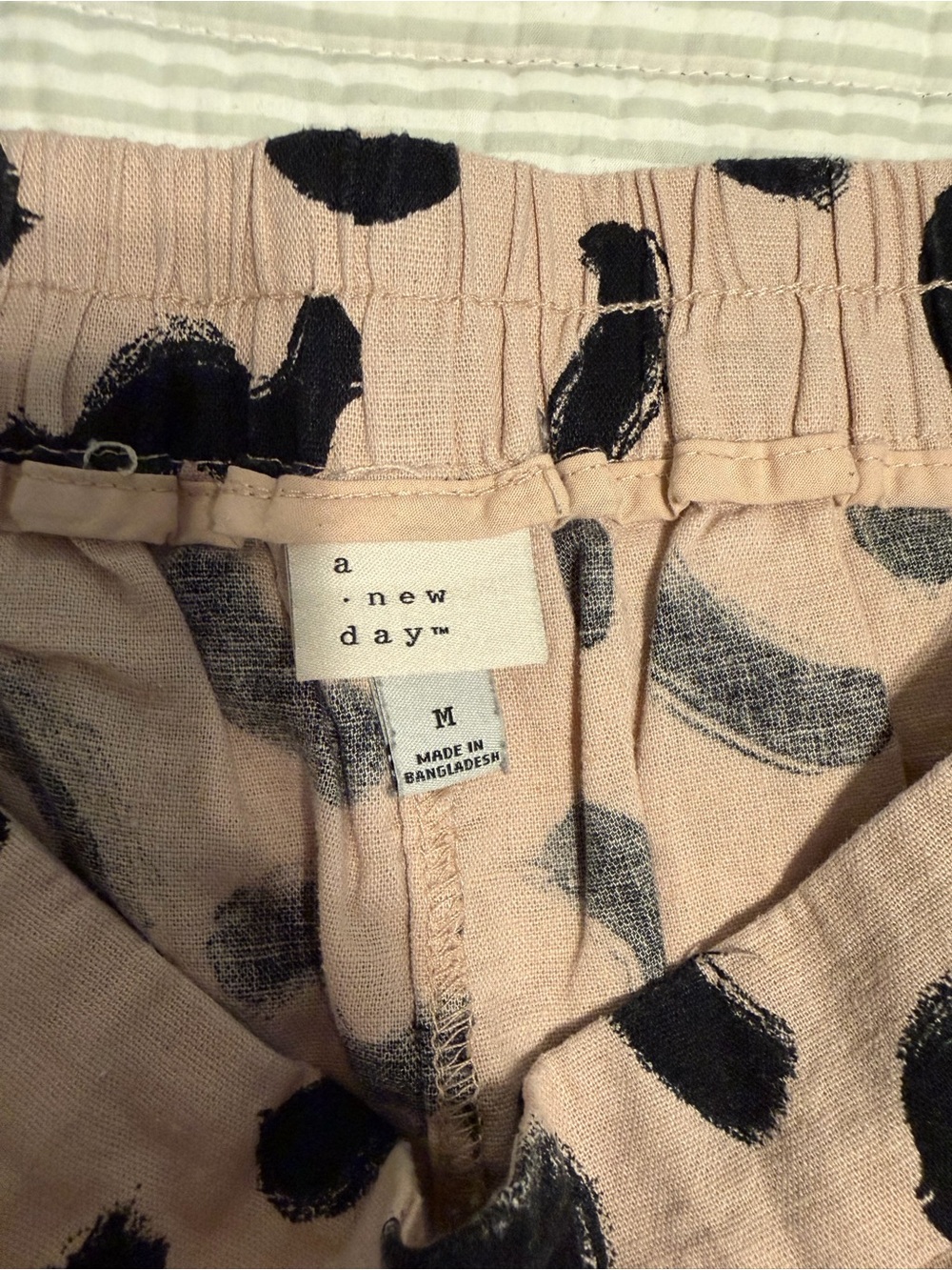 Wide-Leg Pants in light pink w/ Black Abstract Spots - Picture 3 of 4